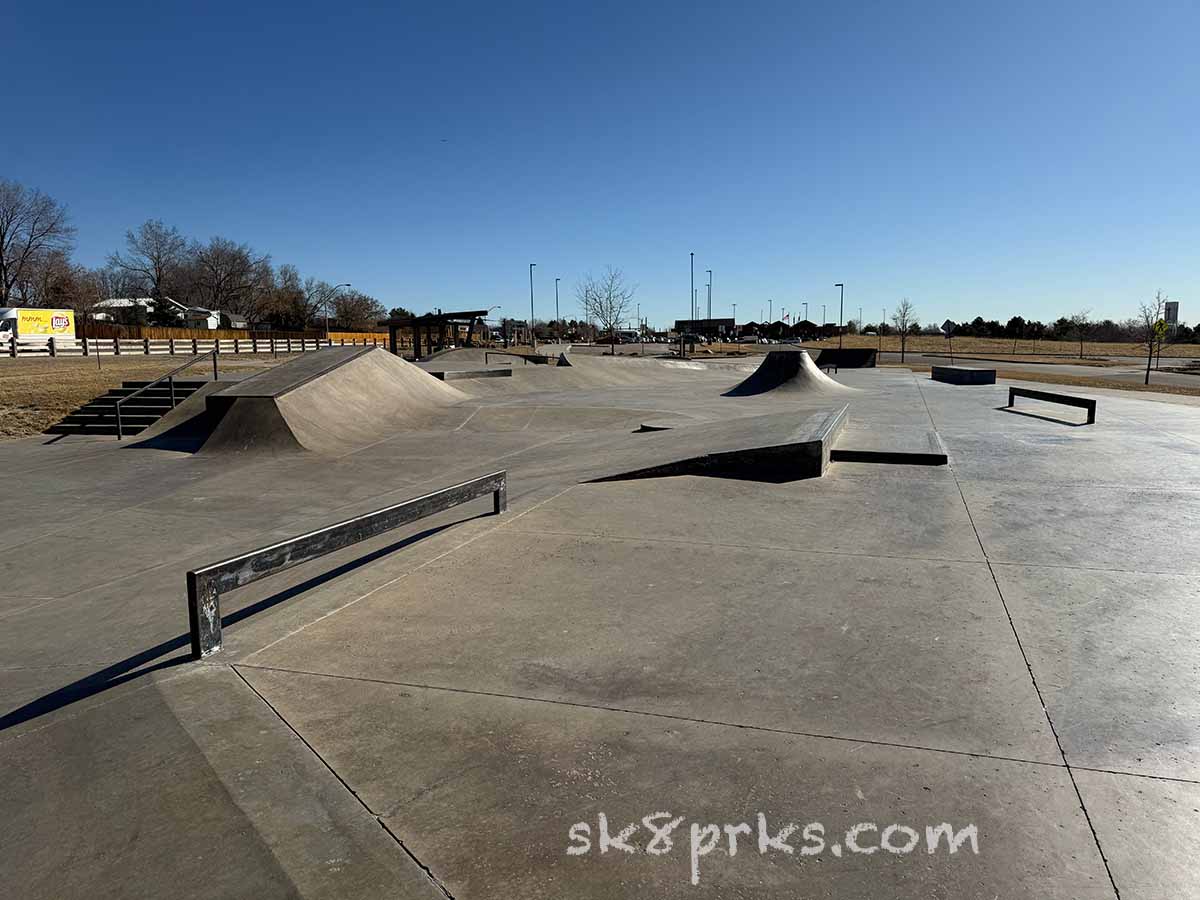 Carpenter Skatepark rail, banks and mini manual pad