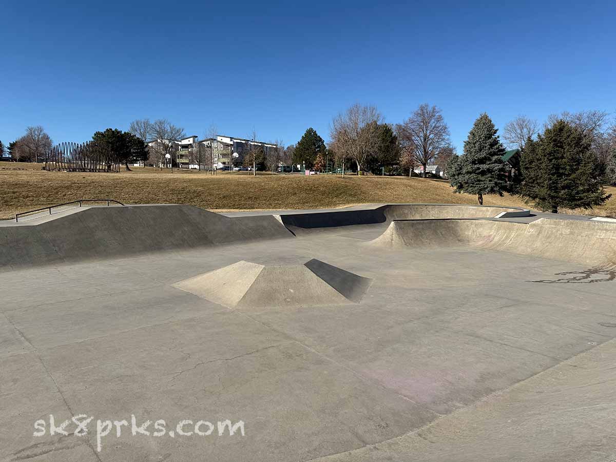 Edgewater Skatepark fun box, bowl and banks