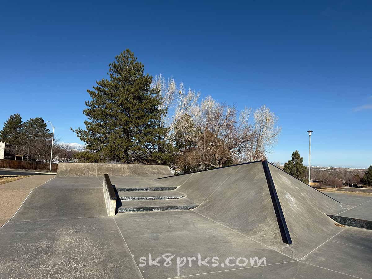 Kings Mill Skatepark long steps, rail/block and banks