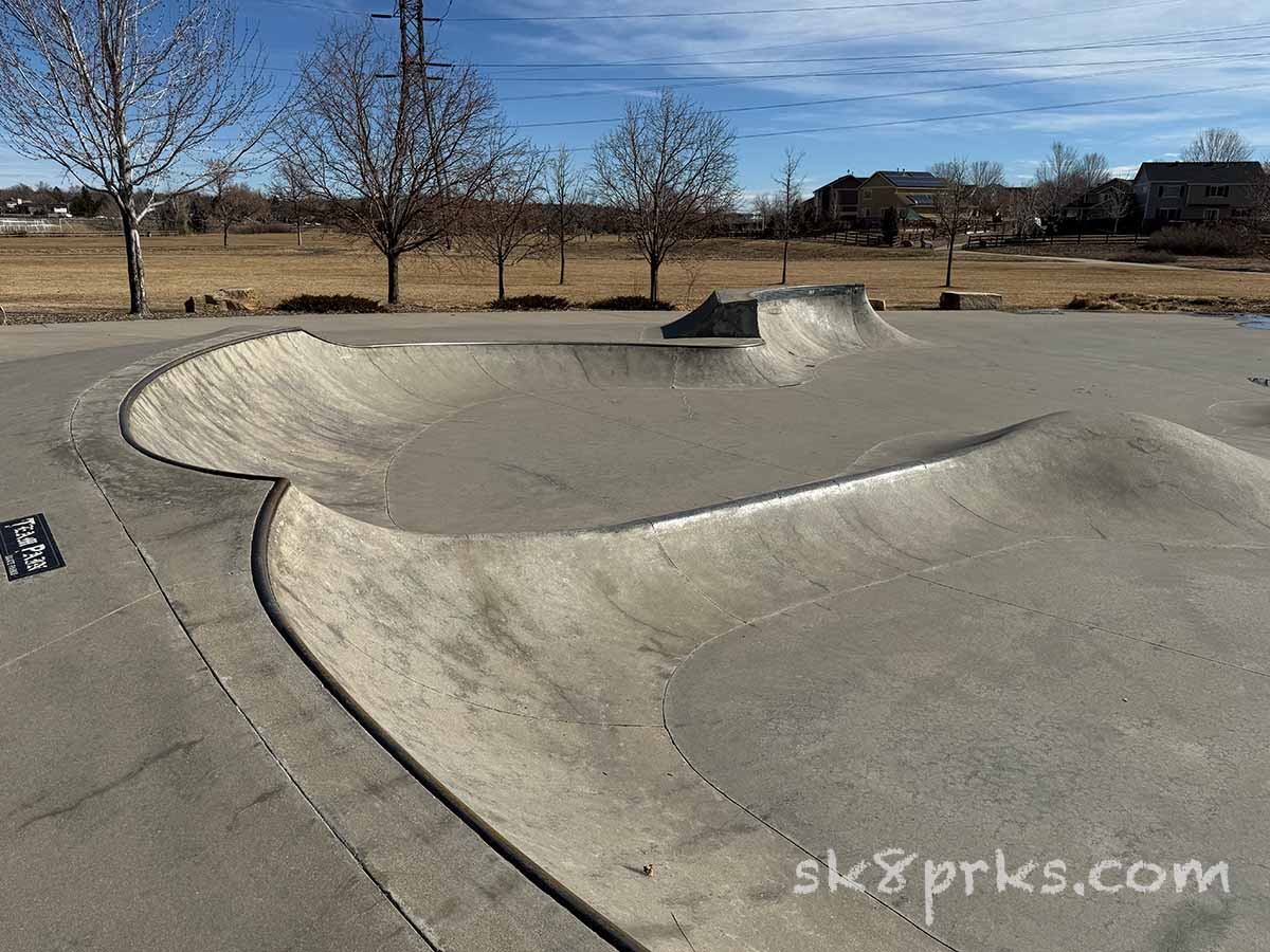 Skyline Park Skatepark mini spine